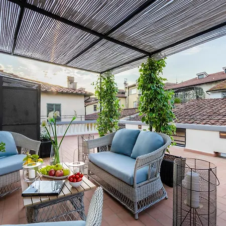 Attico Con Grande Terrazza Sulla Citta Ferienhaus Lucca