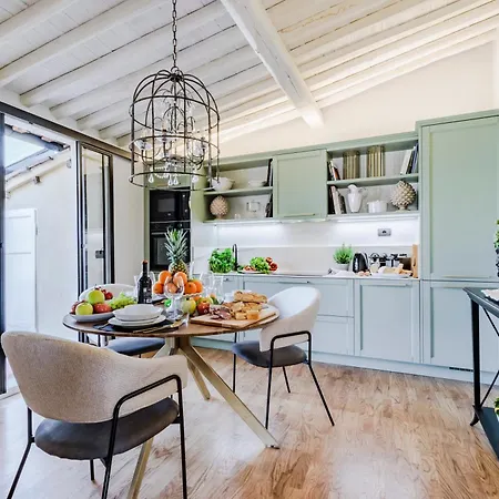 Attico Con Grande Terrazza E Vista Sulla Citta Lucca