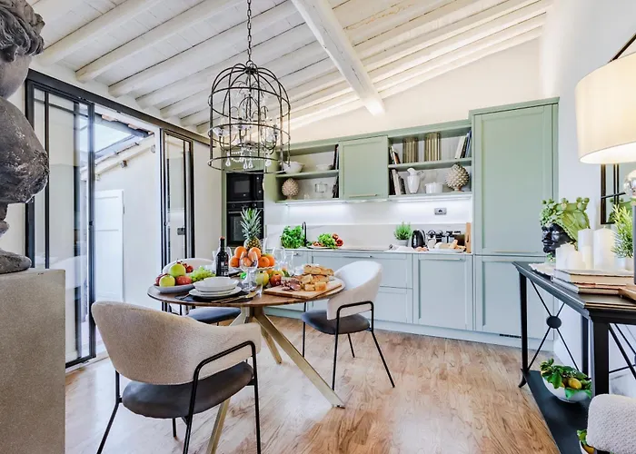 Attico Con Grande Terrazza Panoramica ルッカ